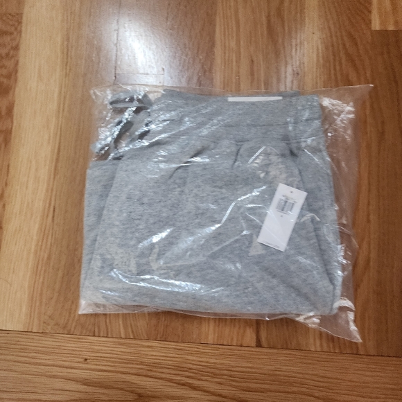 Q2 - Old Navy Vintage Extra High Rise Shorts - Picture 6 of 6